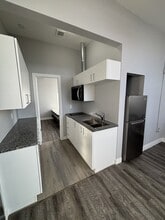 117 Christina St N in Sarnia, ON - Building Photo - Building Photo