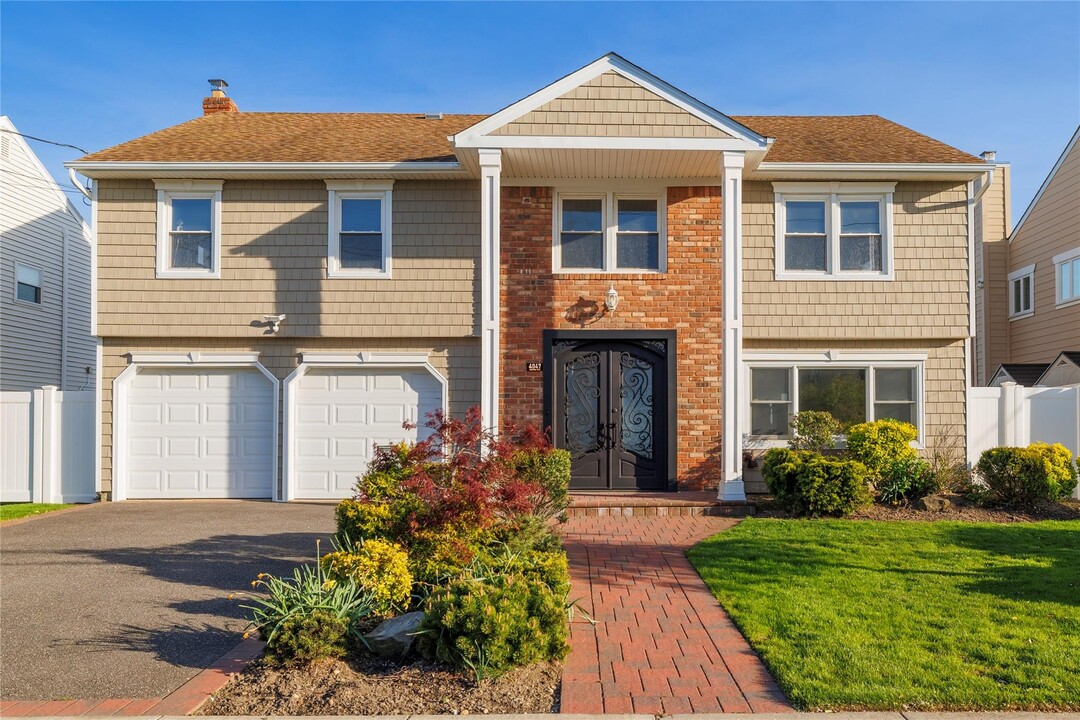 4047 Greentree Dr in Oceanside, NY - Foto de edificio