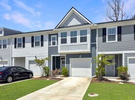 481 Trotters Ln in Moncks Corner, SC - Building Photo