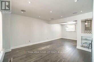 12 Gondola Crescent in Brampton, ON - Building Photo - Building Photo