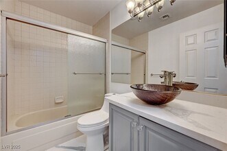 6944 Emerald Springs Ln in Las Vegas, NV - Building Photo - Building Photo