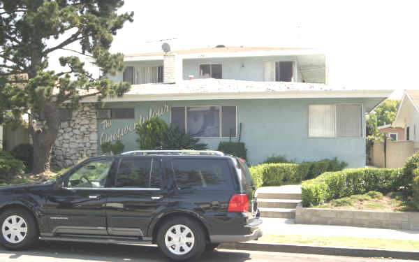 124 E Hillcrest Blvd in Inglewood, CA - Building Photo