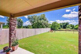 2471 Sunrise Rd in Round Rock, TX - Foto de edificio - Building Photo
