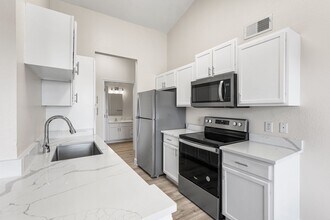 7945 Preserve Cir in Naples, FL - Building Photo - Building Photo