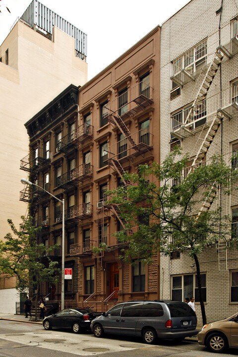 446 W 58th St in New York, NY - Foto de edificio