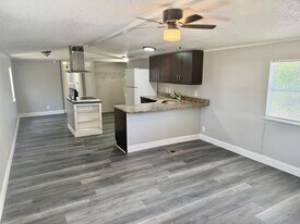 7213 Harney Rd in Tampa, FL - Building Photo