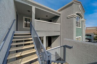 6955 N Durango Dr in Las Vegas, NV - Building Photo - Building Photo