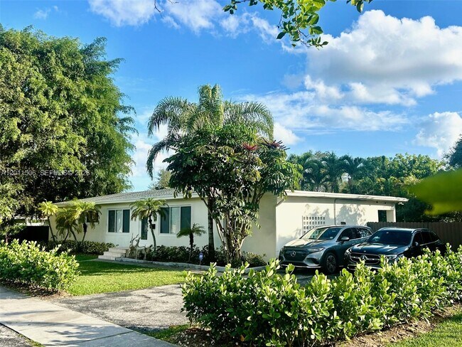 7800 SW 96th St in Miami, FL - Building Photo - Building Photo