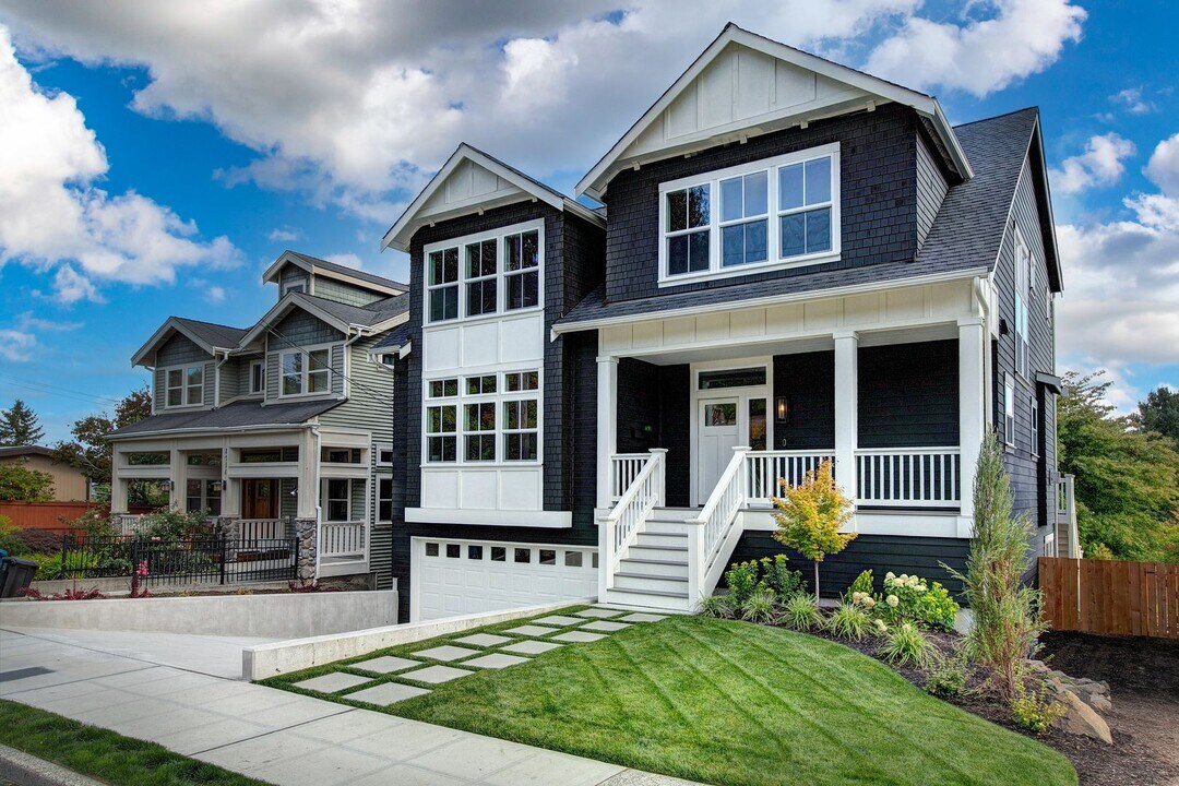8912 17th Ave NE in Seattle, WA - Building Photo