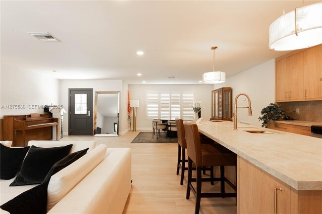 7361 SW 115th St in Miami, FL - Building Photo - Building Photo