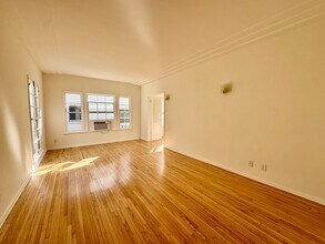 9010 Burton Way in Beverly Hills, CA - Building Photo - Building Photo
