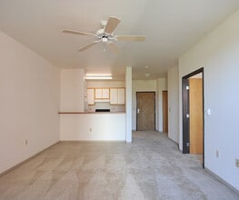 Fifth Avenue Court in Portland, OR - Building Photo - Building Photo