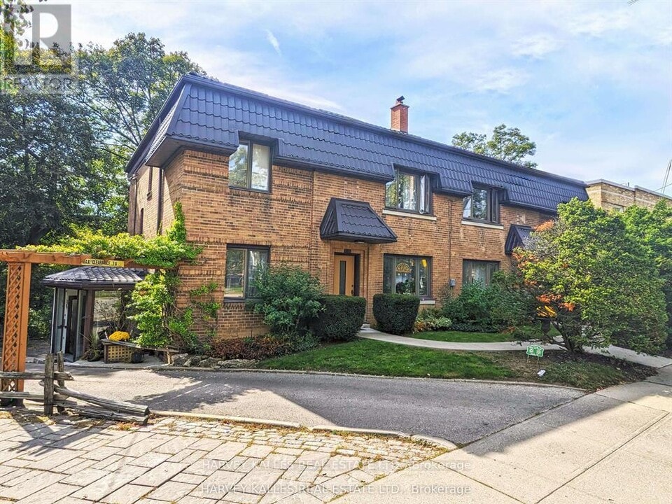 95 Chatsworth Dr in Toronto, ON - Building Photo