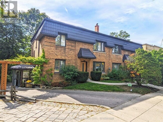 property at 95 Chatsworth Dr