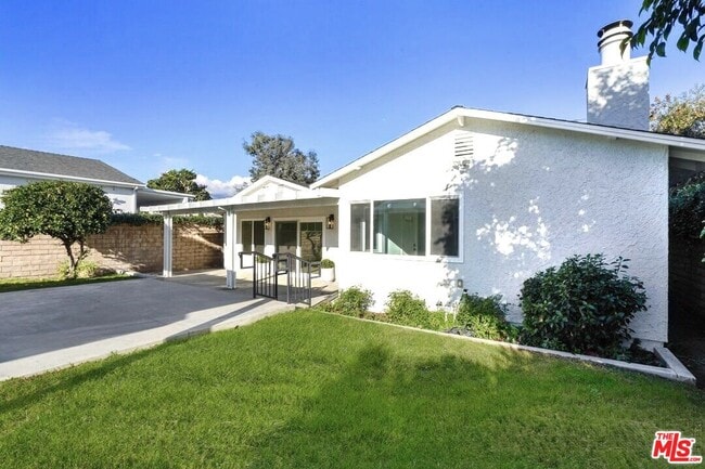 914 Evergreen St in Burbank, CA - Building Photo - Building Photo