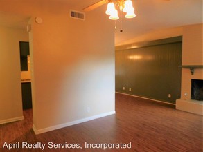 8902 Little Walnut Pkwy in Austin, TX - Foto de edificio - Building Photo