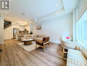 3550 Colonial Dr in Mississauga, ON - Building Photo - Building Photo