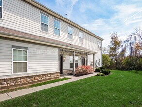 584 Redwood Ln in Lewis Center, OH - Building Photo - Building Photo