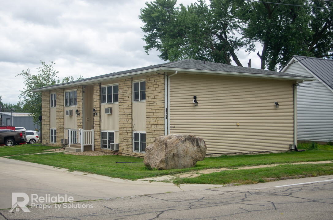 2255 8th Ave, Unit 2 in Marion, IA - Building Photo