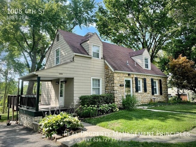 property at 1008 S 4 St