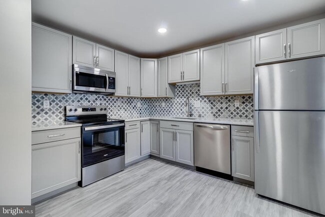 property at 4651 Grosbeak Pl