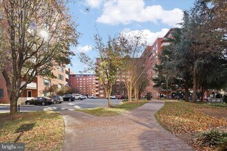 1011 Arlington Blvd in Arlington, VA - Building Photo - Building Photo