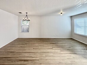 6414 Royal Rdg Dr in San Antonio, TX - Building Photo - Building Photo