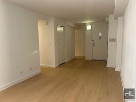 East 39th Street, Unit 19A in New York, NY - Building Photo