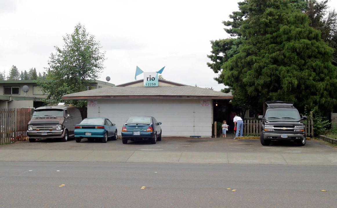 Rio Apartments in Beaverton, OR - Building Photo