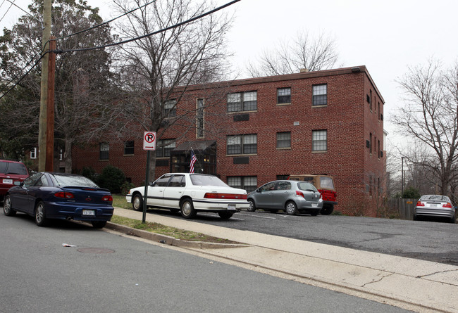 Arlington Courthouse Apartments