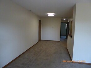 2220 Abbeywood Dr in Lisle, IL - Building Photo - Building Photo
