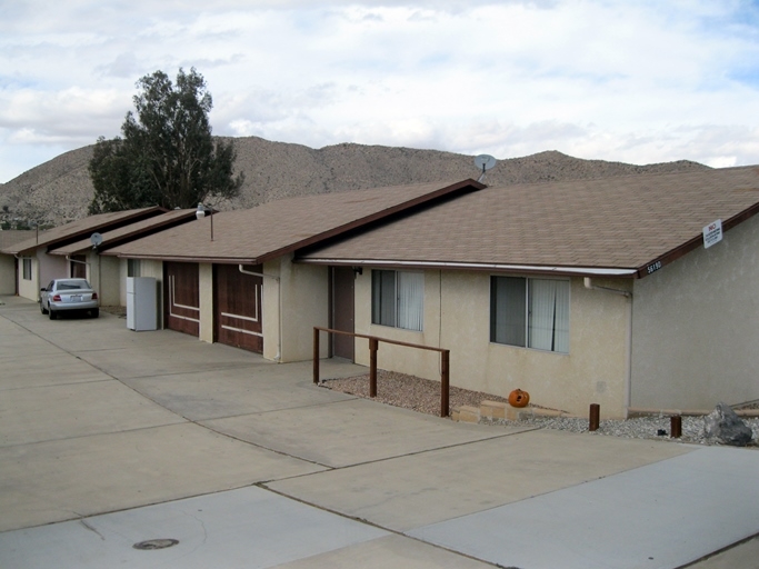 Triplex in Yucca Valley, CA - Building Photo