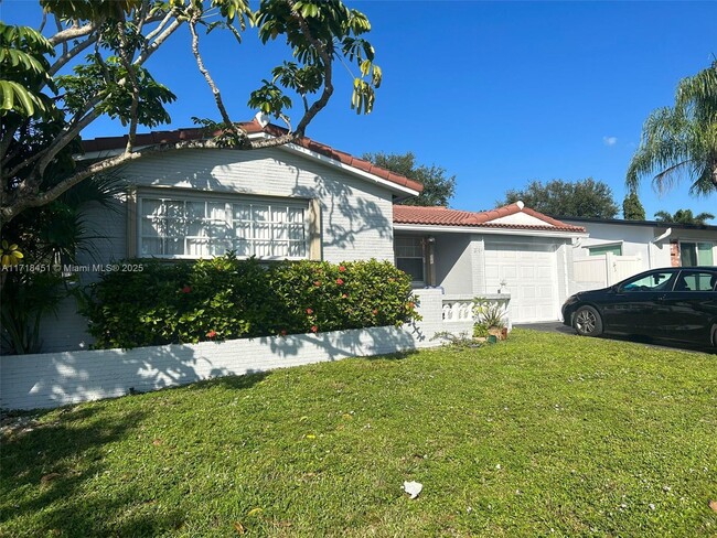 2100 N 52nd Ave in Hollywood, FL - Building Photo - Building Photo