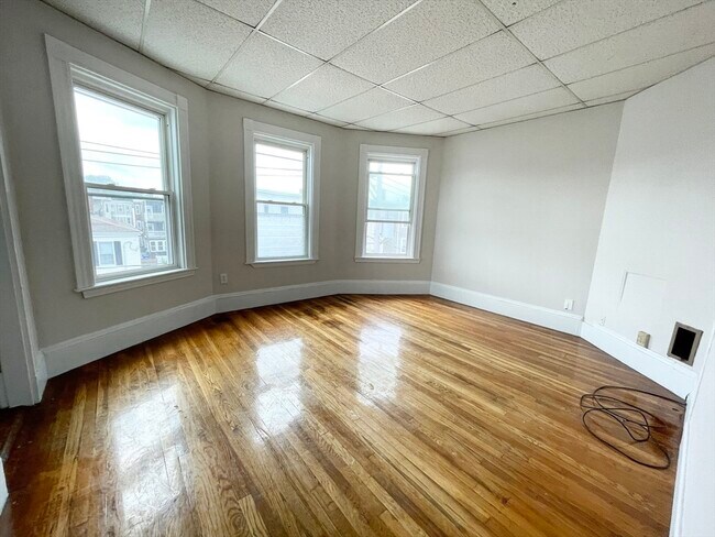28 Harbor View St, Unit 3 in Boston, MA - Building Photo - Building Photo