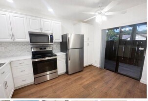 3950 Cocoplum Cir in Coconut Creek, FL - Building Photo