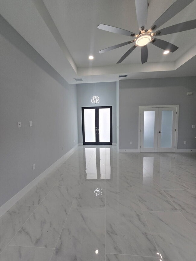 2738 Santa Barbara Blvd N in Cape Coral, FL - Building Photo - Building Photo