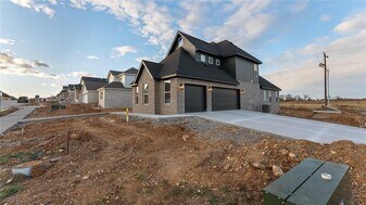 900 Trestle Ln in Centerton, AR - Building Photo