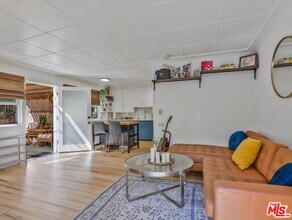 6921 Pso Del Serra in Los Angeles, CA - Building Photo - Building Photo