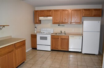 2342 NY-32 in New Windsor, NY - Building Photo - Building Photo