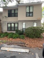 2502 Demere Rd in St. Simons Island, GA - Building Photo