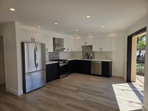 854 S Sycamore Ave, Unit 5247 in Los Angeles, CA - Building Photo - Building Photo