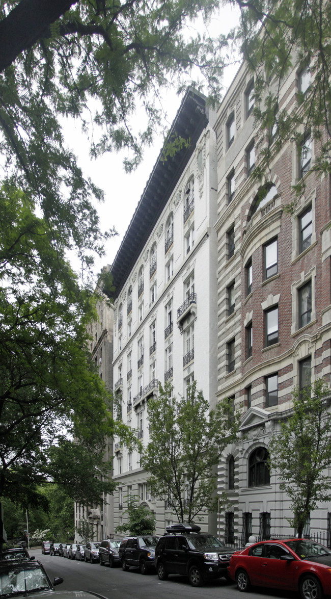 Holland Court in New York, NY - Building Photo - Building Photo