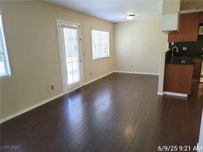 2528 Sierra Bello Ave in Las Vegas, NV - Foto de edificio - Building Photo