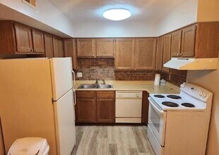 709 Crosstown Ave, Unit 101 in Silvis, IL - Building Photo - Building Photo