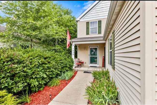 1438 Cleveland Ave in Waukesha, WI - Foto de edificio - Building Photo