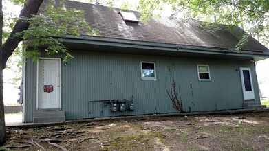 811 Warwick Ave in Warwick, RI - Foto de edificio - Building Photo