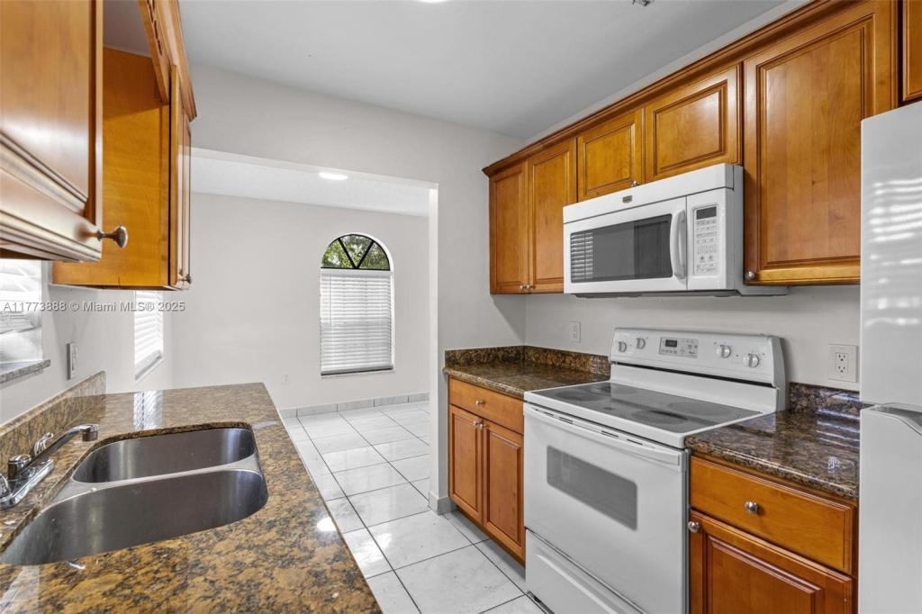 5645 Taft St in Hollywood, FL - Building Photo