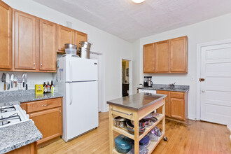 3841 N Bernard St, Unit 2F in Chicago, IL - Building Photo - Building Photo