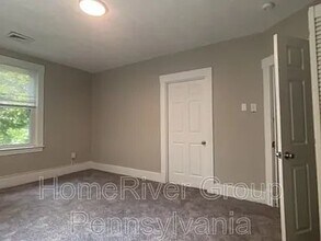 211 Locust St in Ambridge, PA - Foto de edificio - Building Photo