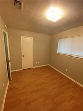 1102 Laurelhill Court in Arlington, TX - Building Photo - Building Photo